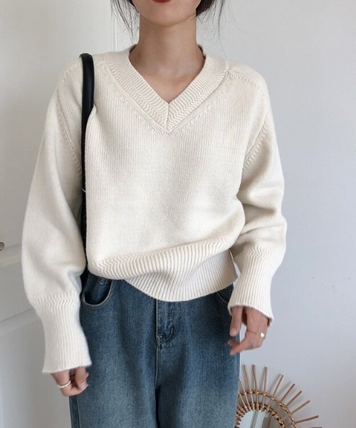cammie(キャミー)の「Vネックシンプルルーズニット(ニット/セーター・レディース・グリーン/キャメル/ベージュ/オフホワイト/グレー/ブラック・F)」の7枚目の写真