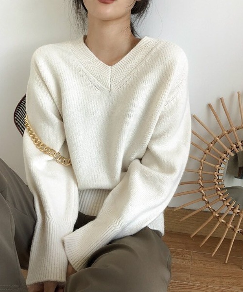 cammie(キャミー)の「Vネックシンプルルーズニット(ニット/セーター・レディース・グリーン/キャメル/ベージュ/オフホワイト/グレー/ブラック・F)」の8枚目の写真