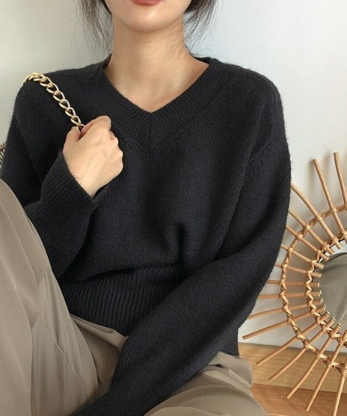 cammie(キャミー)の「Vネックシンプルルーズニット(ニット/セーター・レディース・グリーン/キャメル/ベージュ/オフホワイト/グレー/ブラック・F)」の12枚目の写真