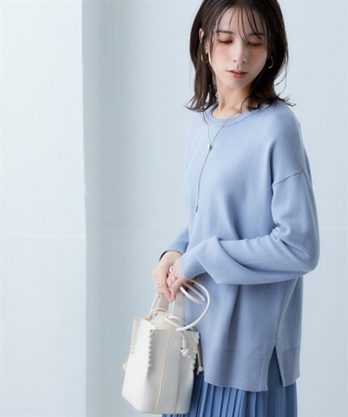 nissen（ニッセン）の「洗えるクルーネックオーバーサイズニット【毛玉になりにくいふんわりもちもち素材】＜大きいサイズ有＞（ニット/セーター・レディース・モカ/パープル/ブラック/杢グレー/ブルー・S～Ｍ/L～LL）」の4枚目の写真