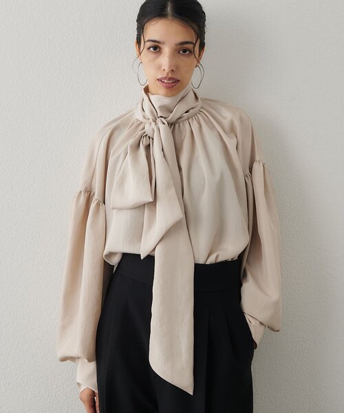 Whim Gazette（ウィムガゼット）の「シルキーボウタイブラウス