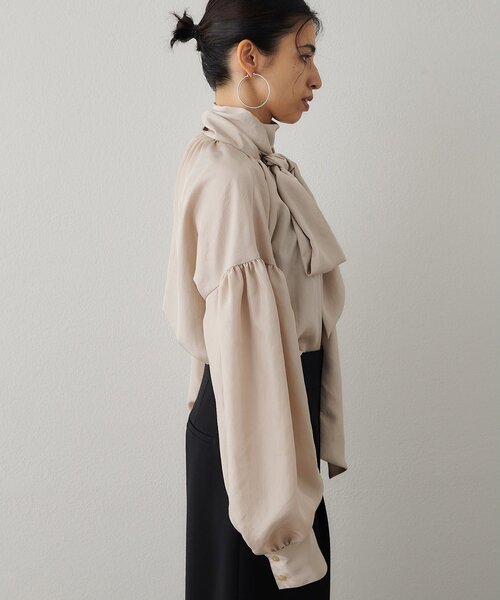 Whim Gazette シルキーボウタイブラウス今季美品 Whim Gazette（ウィムガゼット）の「シルキーボウタイブラウス（シャツ