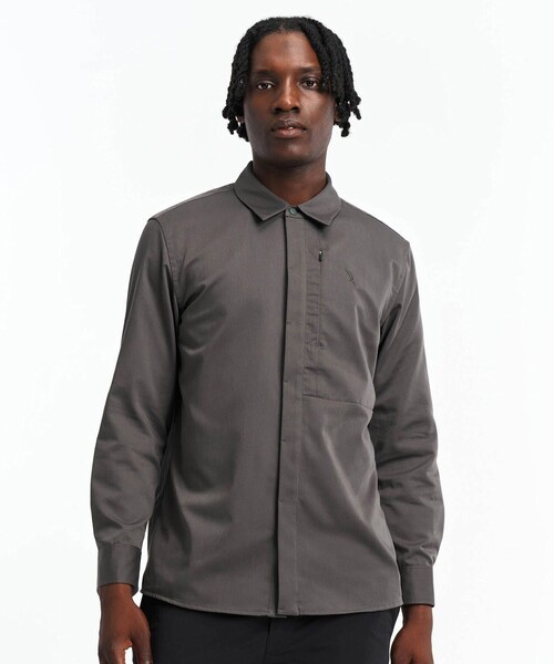 AIGLE（エーグル）の「吸水速乾 ロングスリーブシャツ（シャツ/ブラウス・メンズ・ブラック/グレー・M/L）」の2枚目の写真