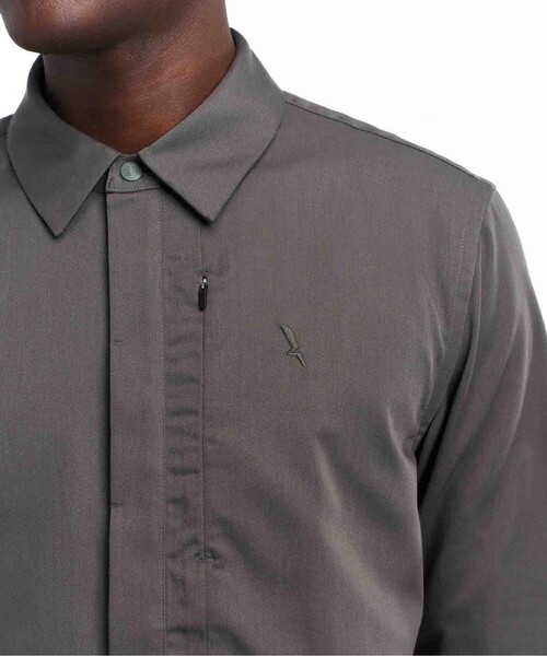 AIGLE（エーグル）の「吸水速乾 ロングスリーブシャツ（シャツ/ブラウス・メンズ・ブラック/グレー・M/L）」の12枚目の写真