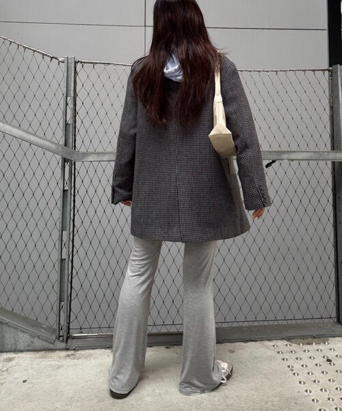 WILLOW(ウィロー)の「【willow】パールブローチ付きチェックジャケット(テーラードジャケット・レディース・ベージュ/ネイビー・ONE SIZE)」の7枚目の写真