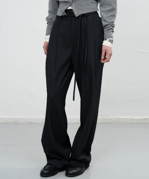 GENERAL IDEA（ジェネラルアイデア）の「【GENERAL IDEA】ベルト付き2タックワイドスラックス / BELTED TWO TUCK WIDE SLACKS（スラックス・レディース・オリーブ/ブラック/ブラウン・L/M/S）」の2枚目の写真