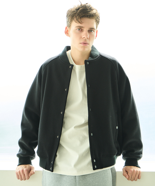 WISM（ウィズム）の「NAMELESSNESS / ネームレスネス VARSITY JACKET（ブルゾン・メンズ・ブラック・2/3）」の4枚目の写真