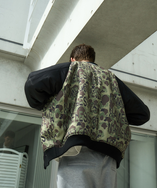 WISM（ウィズム）の「NAMELESSNESS / ネームレスネス VARSITY JACKET（ブルゾン・メンズ・ブラック・2/3）」の6枚目の写真