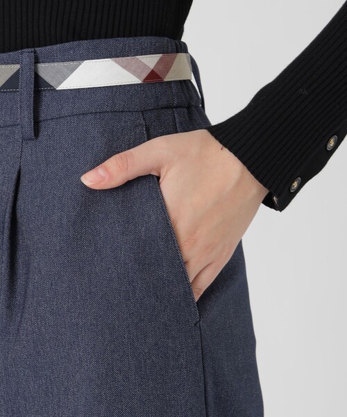 BLUE LABEL CRESTBRIDGE（ブルーレーベルクレストブリッジ）の「【一部店舗限定】デニムライクワイドパンツ（その他パンツ・レディース・ブラック/ネイビー・36/40/38）」の4枚目の写真