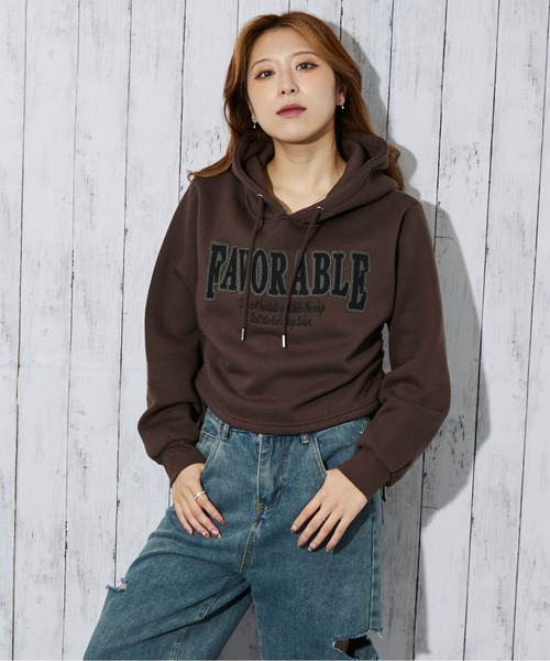 GORGE(ゴージ)の「《サイドドロスト×カレッジロゴ》レディース 裏起毛 パーカー クロップド丈 ストリート 秋冬(パーカー・レディース・オートミール/ブラック/ブラウン・F)」の3枚目の写真