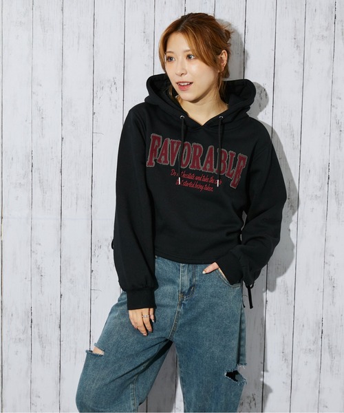 GORGE(ゴージ)の「《サイドドロスト×カレッジロゴ》レディース 裏起毛 パーカー クロップド丈 ストリート 秋冬(パーカー・レディース・オートミール/ブラック/ブラウン・F)」の5枚目の写真