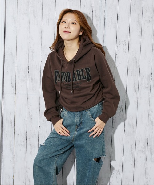 GORGE(ゴージ)の「《サイドドロスト×カレッジロゴ》レディース 裏起毛 パーカー クロップド丈 ストリート 秋冬(パーカー・レディース・オートミール/ブラック/ブラウン・F)」の9枚目の写真