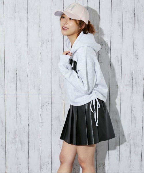 GORGE(ゴージ)の「《サイドドロスト×カレッジロゴ》レディース 裏起毛 パーカー クロップド丈 ストリート 秋冬(パーカー・レディース・オートミール/ブラック/ブラウン・F)」の15枚目の写真