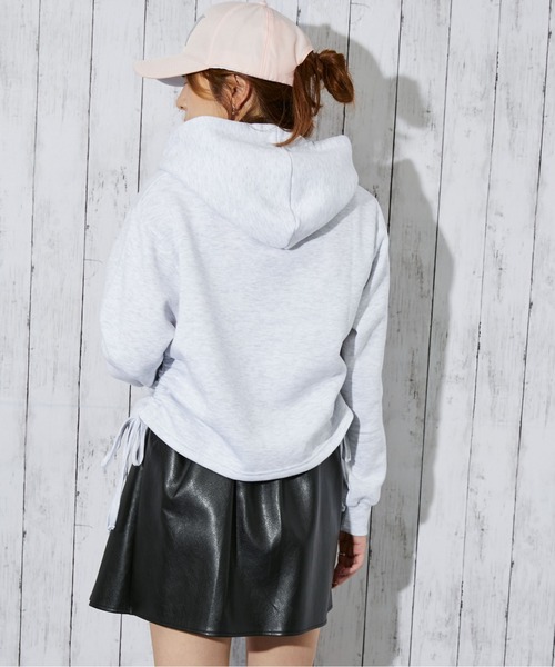 GORGE(ゴージ)の「《サイドドロスト×カレッジロゴ》レディース 裏起毛 パーカー クロップド丈 ストリート 秋冬(パーカー・レディース・オートミール/ブラック/ブラウン・F)」の16枚目の写真