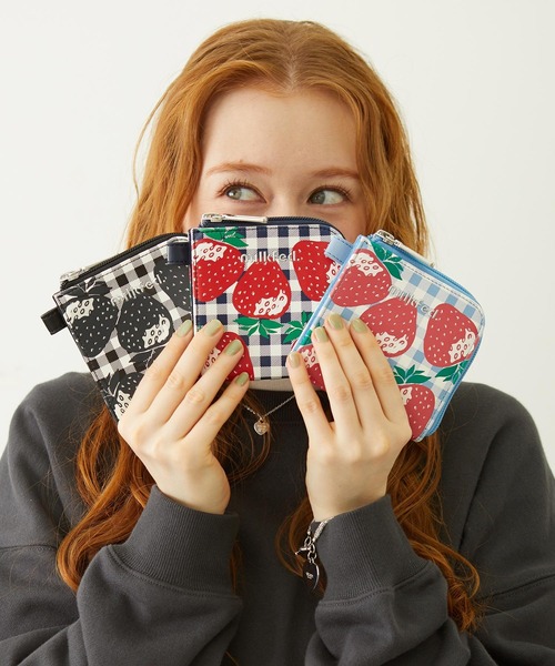 MILKFED.（ミルクフェド）の「STRAWBERRY WALLET（財布・レディース・ブラック/ライトブルー/ネイビー・ONE SIZE）」の3枚目の写真