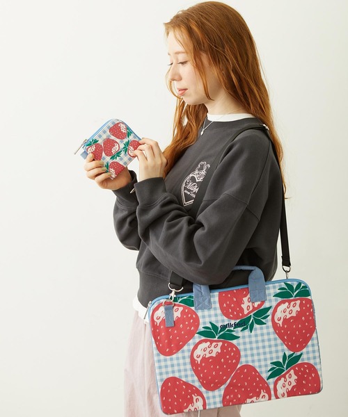 MILKFED.（ミルクフェド）の「STRAWBERRY WALLET（財布・レディース・ブラック/ライトブルー/ネイビー・ONE SIZE）」の9枚目の写真