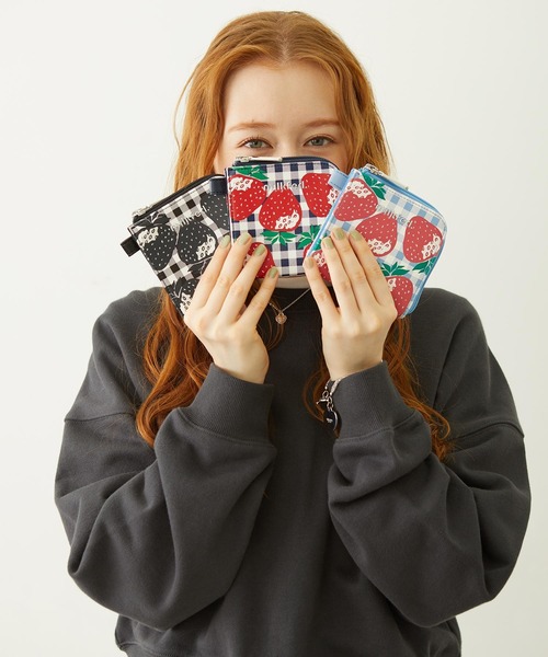 MILKFED.（ミルクフェド）の「STRAWBERRY WALLET（財布・レディース・ブラック/ライトブルー/ネイビー・ONE SIZE）」の6枚目の写真