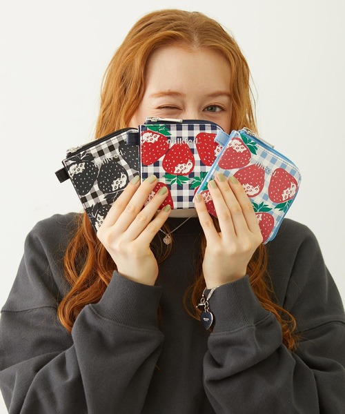 MILKFED.（ミルクフェド）の「STRAWBERRY WALLET（財布・レディース・ブラック/ライトブルー/ネイビー・ONE SIZE）」の8枚目の写真