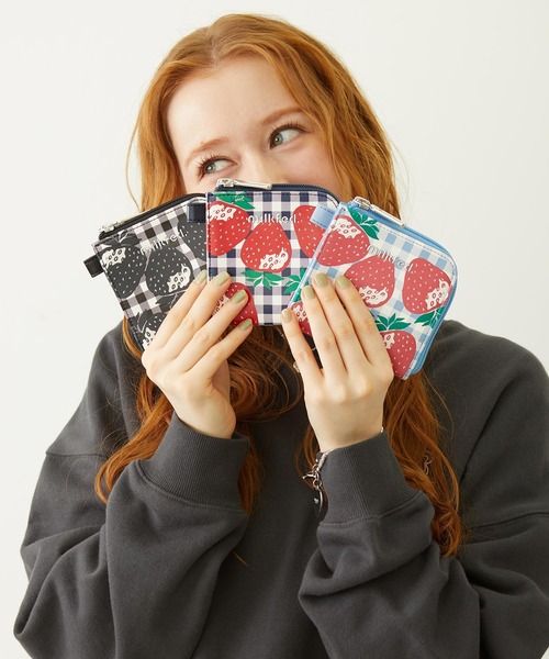 MILKFED.（ミルクフェド）の「STRAWBERRY WALLET（財布・レディース・ブラック/ライトブルー/ネイビー・ONE SIZE）」の5枚目の写真