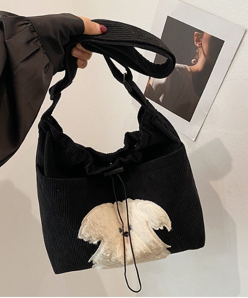 FREE STYLISTS(フリー スタイリスト)の「Y2K バッグ もこもこ犬顔の2wayトート(ショルダーバッグ・レディース・ブラック・FREE)」の17枚目の写真
