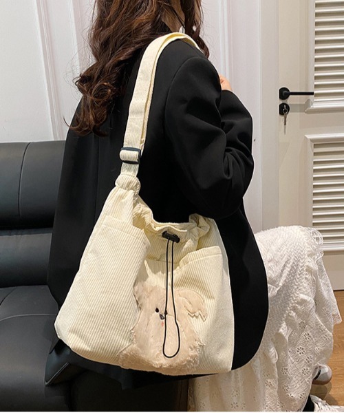FREE STYLISTS(フリー スタイリスト)の「Y2K バッグ もこもこ犬顔の2wayトート(ショルダーバッグ・レディース・ブラック・FREE)」の7枚目の写真