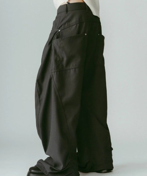 Knuth Marf（クヌースマーフ）の「Knuth Marf tuck design denim pants（デニムパンツ・レディース・ダークグレー・X-SMALL/SMALL）」の6枚目の写真