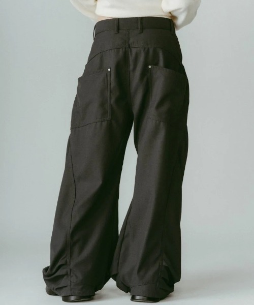 Knuth Marf（クヌースマーフ）の「Knuth Marf tuck design denim pants（デニムパンツ・レディース・ダークグレー・X-SMALL/SMALL）」の3枚目の写真