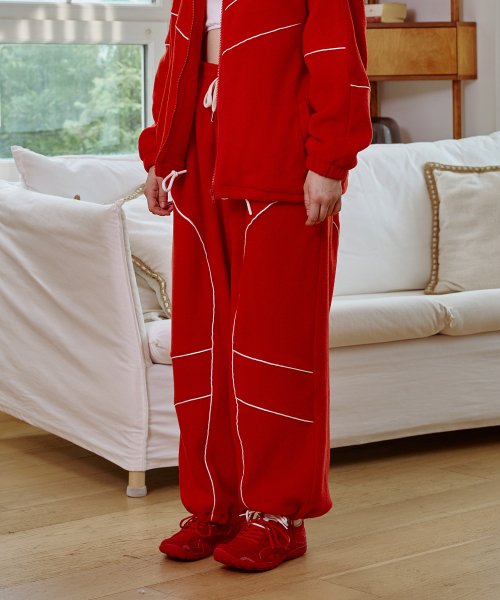 ARI(アリ)の「KIKI FLEECE WIDE SWEAT PANTS / RED(スウェットパンツ・レディース・レッド・FREE)」の2枚目の写真