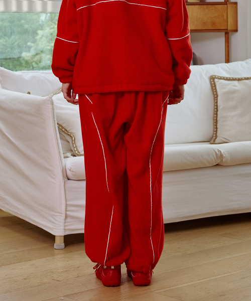 ARI(アリ)の「KIKI FLEECE WIDE SWEAT PANTS / RED(スウェットパンツ・レディース・レッド・FREE)」の3枚目の写真