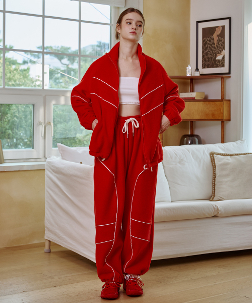 ARI(アリ)の「KIKI FLEECE WIDE SWEAT PANTS / RED(スウェットパンツ・レディース・レッド・FREE)」の4枚目の写真