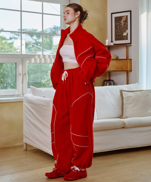 ARI(アリ)の「KIKI FLEECE WIDE SWEAT PANTS / RED(スウェットパンツ・レディース・レッド・FREE)」の5枚目の写真