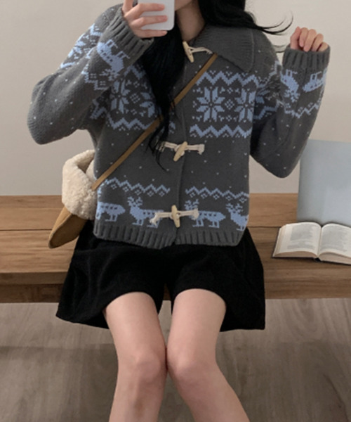 VIVID LADY(ビビッドレディー)の「ノルディック柄 トグルボタン ニットカーディガン(ニット/セーター・レディース・ネイビー/アイボリー/グレー・FREE)」の2枚目の写真