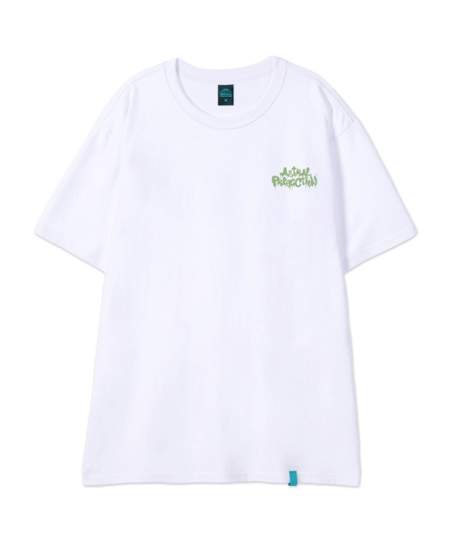 ASTRAL PROJECTION（アストラルプロジェクション）の「[ブラシグラフィティレタリングロゴ]コットンルーズフィット半袖Tシャツ_ホワイト（Tシャツ/カットソー・メンズ・その他・LARGE/MEDIUM/X-LARGE/XX-LARGE）」の2枚目の写真