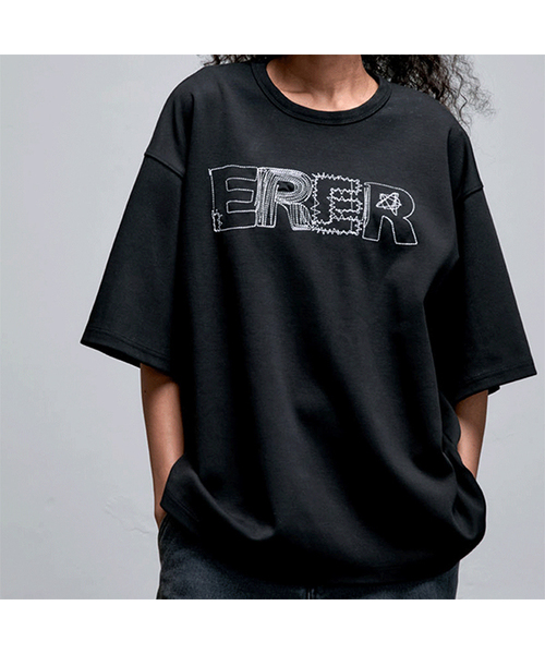 ERER(エルエル)の「ER 刺繍ディテール オーバーサイズ Tシャツ ブラック(Tシャツ/カットソー・レディース・ブラック・FREE)」の1枚目の写真