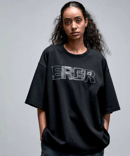 ERER(エルエル)の「ER 刺繍ディテール オーバーサイズ Tシャツ ブラック(Tシャツ/カットソー・レディース・ブラック・FREE)」の5枚目の写真