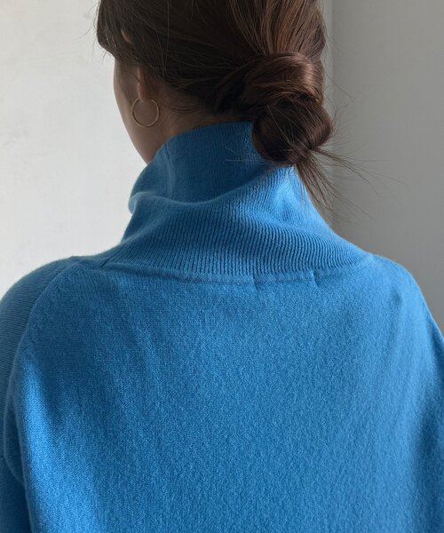 DouDou(ドゥドゥ)の「ウール混タートルチュニック(ニット/セーター・レディース・グレー/オフホワイト/ブルー・FREE)」の14枚目の写真