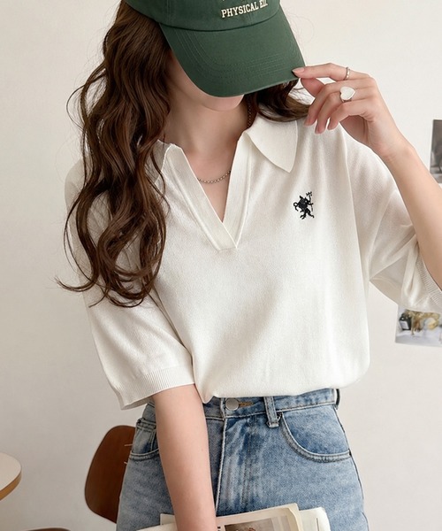 classicalelf(クラシカルエルフ)の「涼しげに整う、ラフ見えきちんと服♪胸刺繍ミラノリブスキッパー襟トップス(半袖)(ポロシャツ・レディース・ブラック/ベージュ/オレンジ系/アイボリー系1/ブラック系1/オフホワイト・X-LARGE/SMALL/MEDIUM/LARGE)」の2枚目の写真