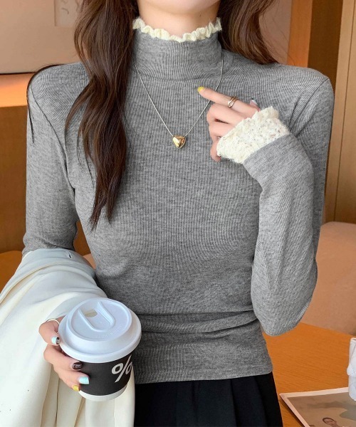 Miniministore(ミニミニストア)の「レースフリル付きハイネックリブニットソー(Tシャツ/カットソー・レディース・アイボリー/ブラック/ブラウン/ダークグレー/グレー・FREE)」の3枚目の写真