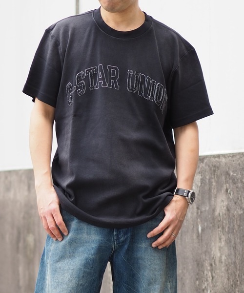 G-STAR（ジースター）の「Sunfaded Applique Loose T-Shirt/ヴィンテージライクサンフェード加工アップリケロゴルーズTシャツ（Tシャツ/カットソー・メンズ・ブラック/ホワイト・XX-LARGE/X-LARGE/LARGE/MEDIUM/SMALL/X-SMALL/XX-SMALL）」の2枚目の写真