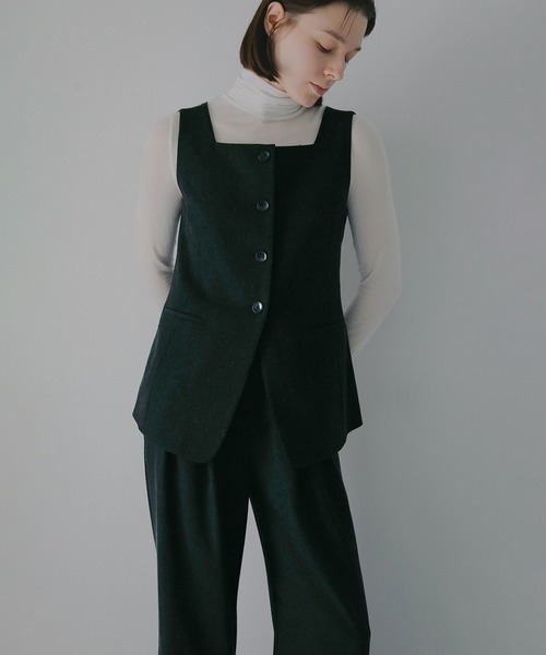 MANOF(マノフ)の「SQUARE NECK GILET SET UP(サロペット/オーバーオール・レディース・チャコールグレー/セージグリーン/アイボリー・M/S)」の17枚目の写真