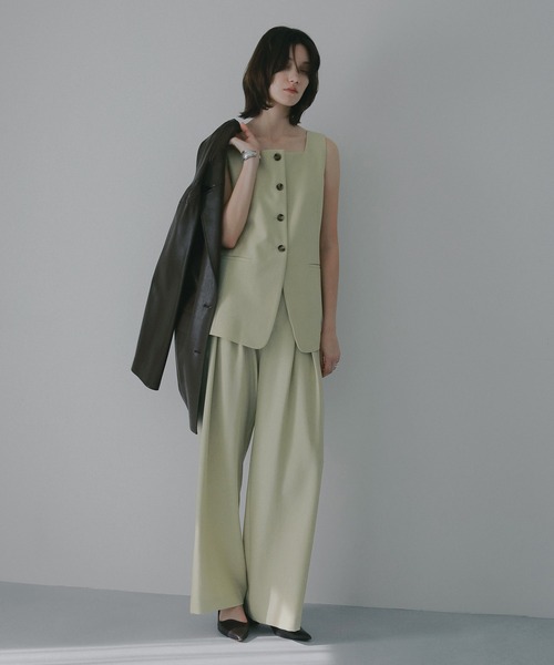 MANOF(マノフ)の「SQUARE NECK GILET SET UP(サロペット/オーバーオール・レディース・チャコールグレー/セージグリーン/アイボリー・M/S)」の4枚目の写真