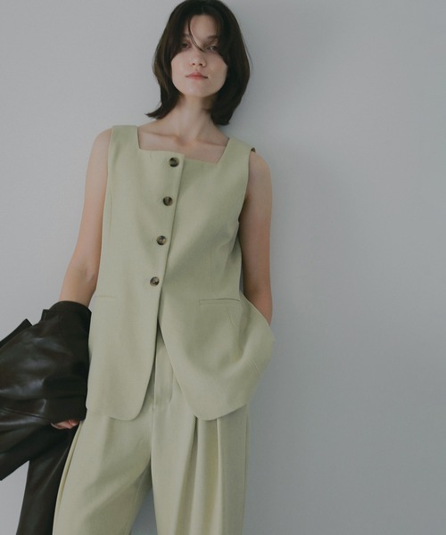 MANOF(マノフ)の「SQUARE NECK GILET SET UP(サロペット/オーバーオール・レディース・チャコールグレー/セージグリーン/アイボリー・M/S)」の5枚目の写真