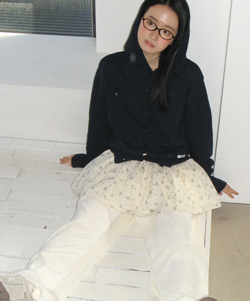 RONRON（ロンロン）の「LAYERED SKIRT TRAINING PANTS IVORY FLOWER（スウェットパンツ・レディース・その他・FREE）」の5枚目の写真