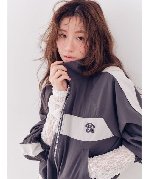 RESEXXY（リゼクシー）の「バイカラーパイピングブルゾン（ブルゾン・レディース・チャコールグレー/ブルー/ピンク・FREE）」の4枚目の写真