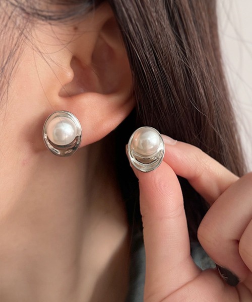 yu-ka(ユーカ)の「YU-KA:モダンパールピアス modern Pearl pierce(ピアス(両耳用)・レディース・シルバー・FREE)」の2枚目の写真