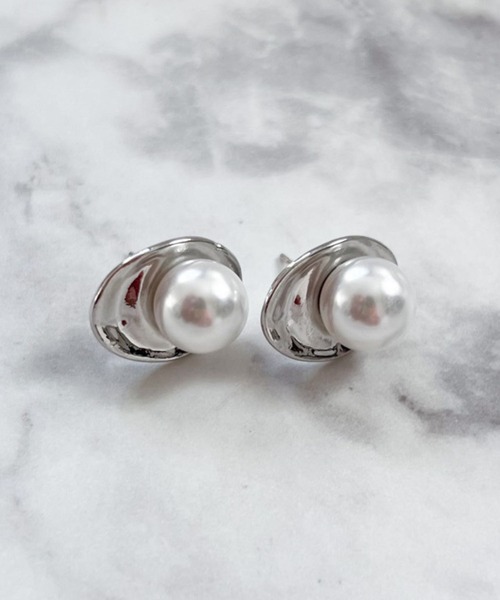 yu-ka(ユーカ)の「YU-KA:モダンパールピアス modern Pearl pierce(ピアス(両耳用)・レディース・シルバー・FREE)」の3枚目の写真