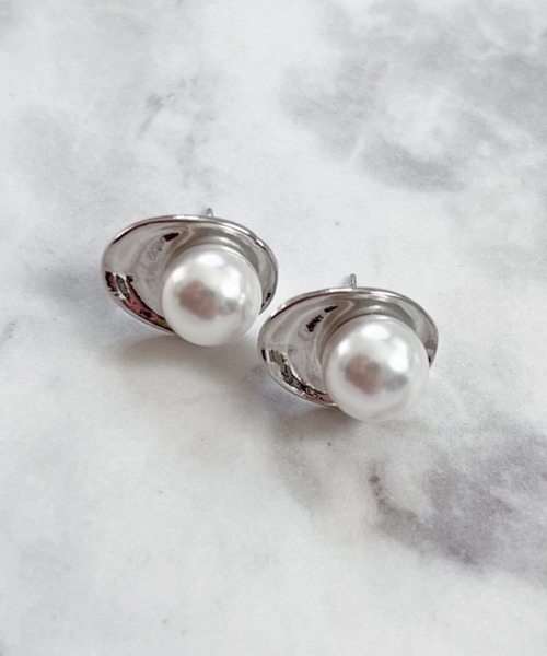 yu-ka(ユーカ)の「YU-KA:モダンパールピアス modern Pearl pierce(ピアス(両耳用)・レディース・シルバー・FREE)」の4枚目の写真