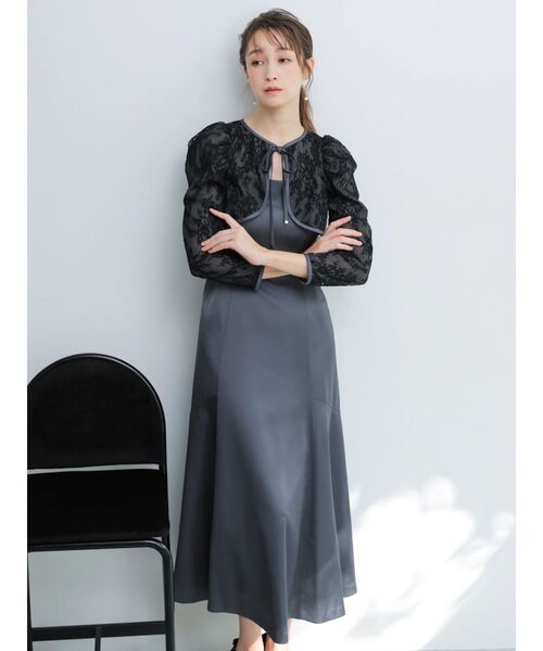 dazzlin(ダズリン)の「【藤井サチコラボ】ボレロSETサテンキャミドレス(ドレス・レディース・アイボリー/ブラック/グリーン・SMALL/MEDIUM)」の2枚目の写真