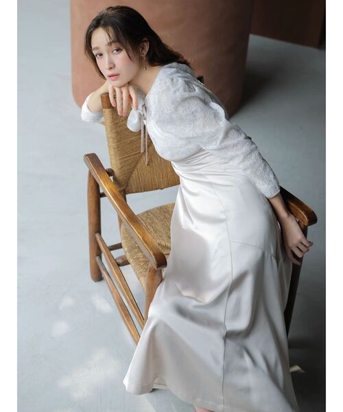 dazzlin(ダズリン)の「【藤井サチコラボ】ボレロSETサテンキャミドレス(ドレス・レディース・アイボリー/ブラック/グリーン・SMALL/MEDIUM)」の21枚目の写真