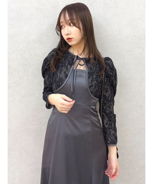 dazzlin(ダズリン)の「【藤井サチコラボ】ボレロSETサテンキャミドレス(ドレス・レディース・アイボリー/ブラック/グリーン・SMALL/MEDIUM)」の4枚目の写真